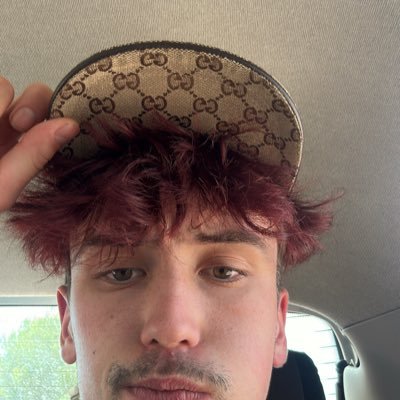 ig: @casadearturito !! making clips or sum