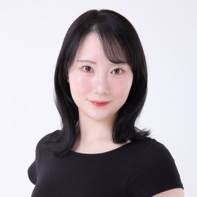愛知県/21歳/🗣Jpn,Eng/165cm/日本舞踊(西川流名取、貞寿会、2005年入門)舞台に立つことが好きです。