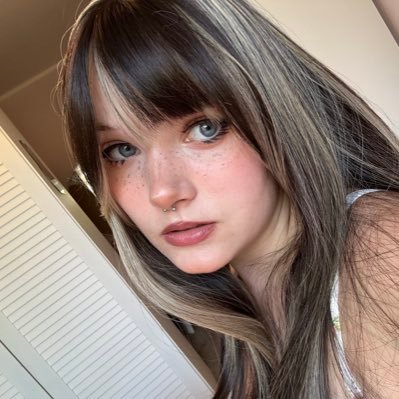 21 / 162cm*:・゚✧ your local Egirl ・゚₊‧꒰ა ♡ ໒꒱ ‧₊˚ and Support Main ₍ᐢ..ᐢ₎ main acc: @kiwiimoonrawr more stuff here (ꈍᴗꈍ) 👇🏻