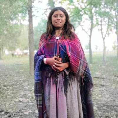 RedFeatherMoon's profile picture. Native Mom, Stoodis! 🇺🇸🇺🇸 Let Freedom Ring!🇺🇸🇺🇸
Those who have one foot in the canoe and one foot in the boat are going to fall in the river…