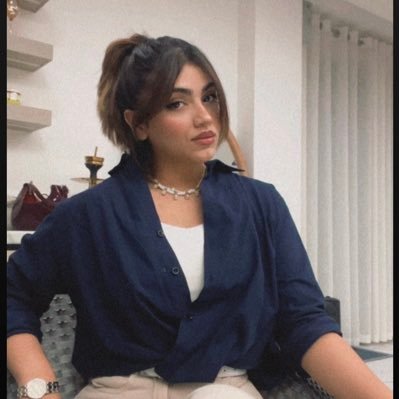 همونی که توی جمع همرو میخندونه.. https://t.co/LIXm3k1JOv
