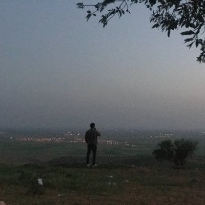 Eski dünyanın yıkılıp gitmekte olduğu, yenisinin ise bir türlü doğmadığı ara dönem…