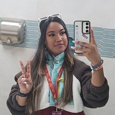 Selenasingh06's profile picture. 사랑해 
saranghaeyo
💖
@MonishaSR02