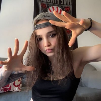 muscular princess 💅🏻 baby angelic face avec un regard de diable