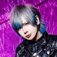 ソラ✨ shiny-raised-heart-stud-