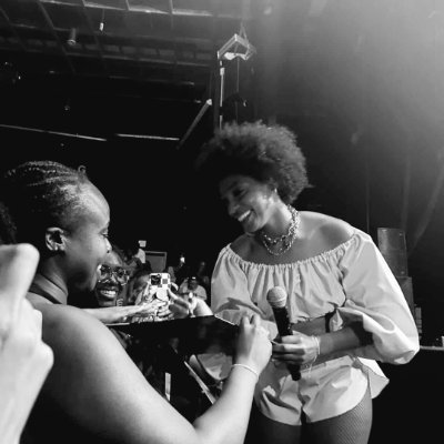 i talk to myself on here ok, anywho be loving to each other. this is a concert diary.