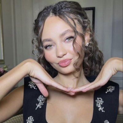 mari335666's profile picture. 