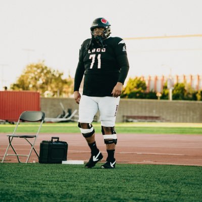 Big Mike 6’5 345 Bakersfield Gades #DawgPound #PancakeBoyz 5627867124