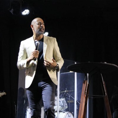🎙| Pastor e Ministro de Adoração 🙏🏽| Instagram: @pr.iandouglasoficial 🎧|