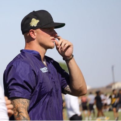 Former DII & NAIA college athlete| Former JUCO OC/Pass Game Coordinator & Qb coach| Current Offensive Coordinator & Qb coach at Betty Fairfax HS