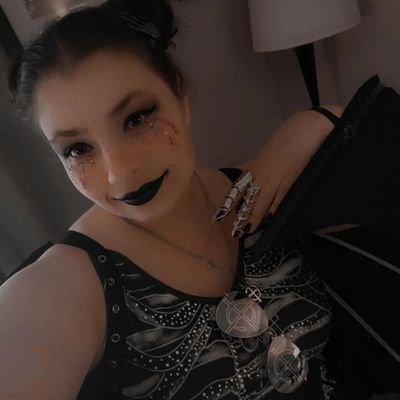 29 | she/her they/them | Manager, Production | Rated Top Ear Scritcher/ Snoot Booper according to @BatdogRookie 🏆
Ghost first ritual 7/8/25🖤 👻💀