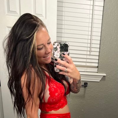 Fun married couple livin life the fun way 🔞 or older only!! Go follow my OF ➡️NO PPV pagel!