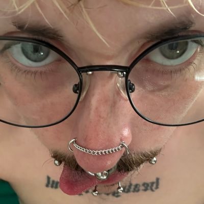 18/01/20💉 04/10/21✂️ (il/elle ou trac/teur) transfag nb✨furry artist✨secretly a dog trying to be a dude💥coms are open💥