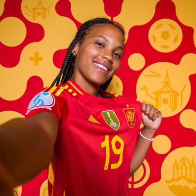 18. jugadora de fรบtbol club Barcelona y de la selecciรณn espaรฑola absoluta.