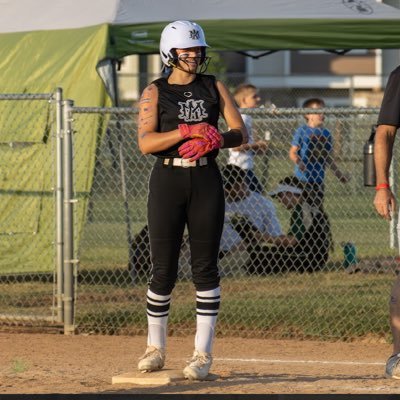 RH/OF 2029 5'7 2010 Bombers Gold National 14U / #21 / Brewer High School AGL # BS00041513