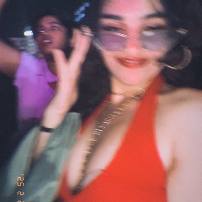 listentoBhavya's profile picture. Building FAVR 🤝| 21