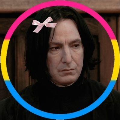 Obsessed with Severus Snape, BTS, books, etc… ruled by the top four: Princechaser, MoonPrince, StarPrince and Drarry. ATYD and Jegulus DNI.
— ☭🏳️🌈🇧🇷🇺🇸⃠