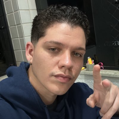 brenobhann's profile picture. Belo e simpático, coração generoso, pérola de moço, impoluto caráter, adamantino.