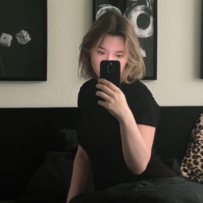 moon_offixial's profile picture. 