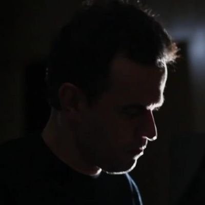 Compositor, pianista y aficionado al flamenco.
Todos necesitamos alimentar en nosotros cierta vena de locura para que la realidad se nos haga soportable.