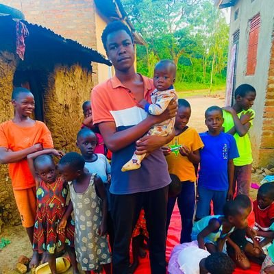 A man who is from streets trying to help little angels on streets to get a chance to live a good life and gain a bright future
join me in Changi the lives 🙏