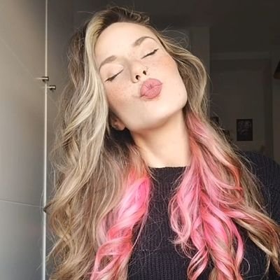 Bienvenido a mi caos.
Nada que añadir, así que puedes irte cuando quieras 🖤