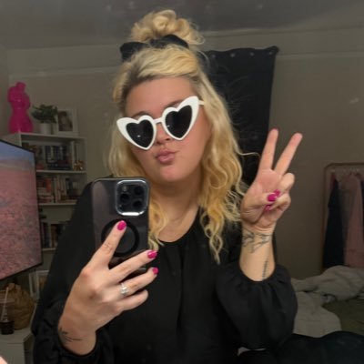 glitter__ghost's profile picture. you do you, i’ll do better✨⚡️