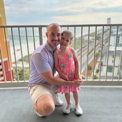 StonkMarketDad's profile picture. Just a regular guy that loves trading the stock market to give his wife and daughter a better life.