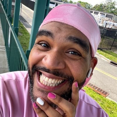 Host of The Kyle Petty Show 🎙️💜 • Co-Host of @stratchatpod • bonafide Hallmarkie • OG Feras Basal Soldier 🫡👑💜🇦🇺