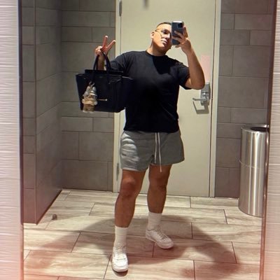 SAMYYsays's profile picture. instagram| Samuel_426 ♉️✨