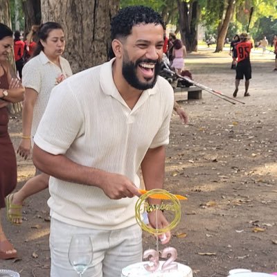 Geografo formado pela Universidade Federal Fluminense e Mestrando em Geografia social pela FFP/UERJ -SG