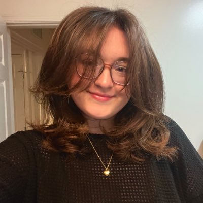 26 | married bookworm | #1 exile stan | red, rep, + eras tours | you can call me babe for the weekend, tis the damn season🌙