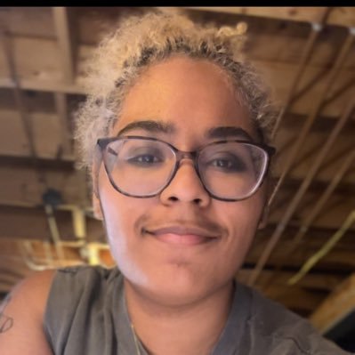 They/He|23|#1 Bruce Banner gay|Glee/Marvel autistic(incurable)|Im like if a court jester was a dork| a girlfriend that’s actually a boyfriend🎀💪🏾