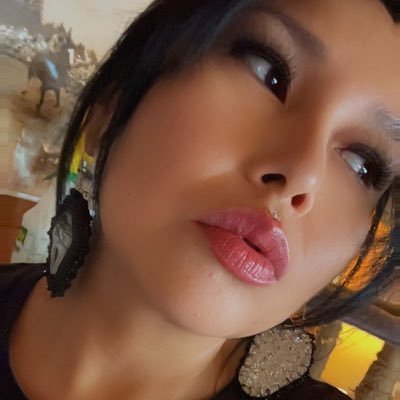 KiyamiC83's profile picture. Rather post random 💩 |  📚👀🔪💋 Obsessed with Dark romance📚🥀