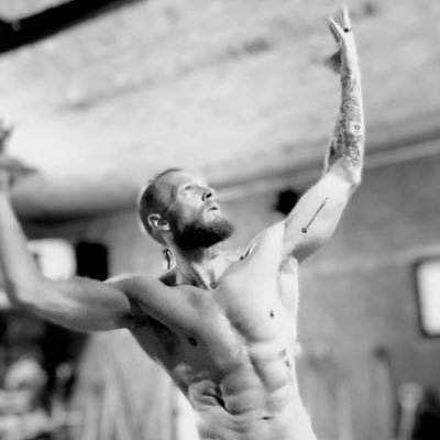 Discipline 💯 | Dad 👶 | Happily Married 💍 | Body Artist 🎨|