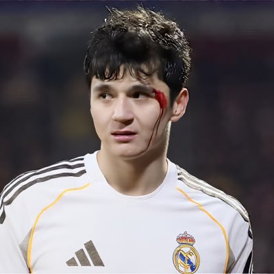انسان عادي ، لا تهمه المظاهر … @realmadrid @alhilal_fc #AK45 ، محامي تحت رعاية هذا الحساب