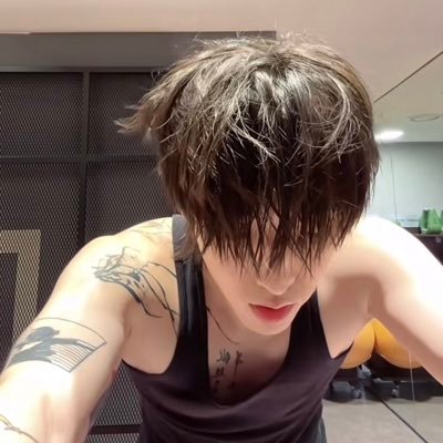 sungeaj's profile picture. belah dada gua isinya eajpark sama day6!!!!!!