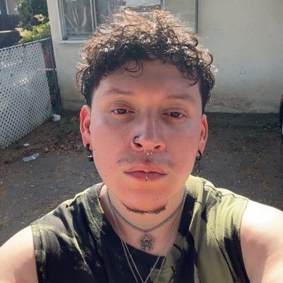 Apex ranked grinder | content creator and streamer | https://t.co/Ogz0WYTCga | https://t.co/hC2nJpynej