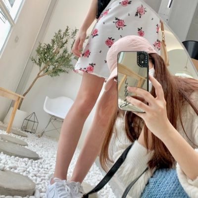 srchamami's profile picture. Everything you can imagine is real :🤍) 🌈🌻🌆