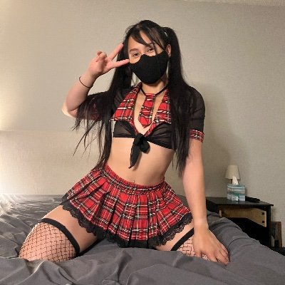 $50/tribute to chat
Headscissors
DM for customs
Cyber wrestle
Foot worship
Chat role play emasculation
Sessions in LA for now
