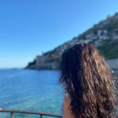 Helbestvan Med Reşiyan
Kurşunlar Ürkütmesin Serçeleri, Dağların Ardındaki Çığlık, Acının İç Sesi Ve Belki Tu Bibi Bihar Kitaplarının Yazarı