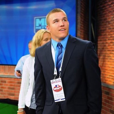 SIEMRE del lado de Mike Trout. Cuenta en español para hablar todo lo relacionado con los Angels.