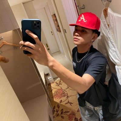 buraratat's profile picture. 