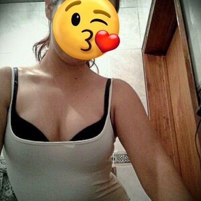 Alegre, amante de los animales y el cafe con leche. amo bailar y que me admiren. siempre con una sonrisa.
