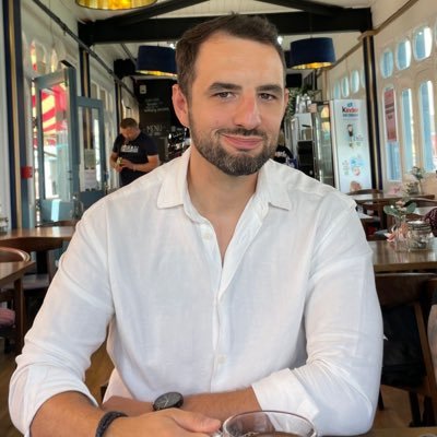 Indie hacking an AI SaaS (coming soon) with a toddler 👶 and fulltime job. 🪁🏄♂️Learning to Kite surf on the warm UK beaches 🥶