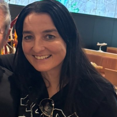 dog mom, late bloomer, reader 🌺♀️⚽️🇨🇭🇮🇹🏳️🌈📓📚🐶 🏃♀️⛰️🌊 #IBelieveHer #KavaNO #BLM #FBR
🦋 https://t.co/MibcKQemoC