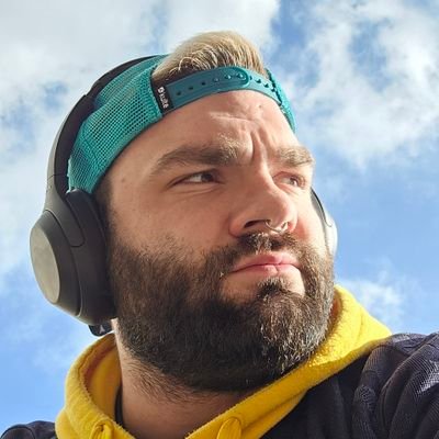 ADHD, atheist, beautiful human beings admiror. 🏳️🌈
Lost leftist. Child of deaf adult. 🧏 Sociolinguist wannabe. 👨🎓