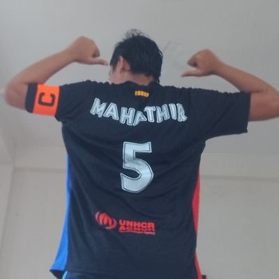 || Love football 😍 || From Bangladesh🇧🇩 || Culer 💙❤️ || Muslim ☝🏻||
Instagram : mahathir_m_