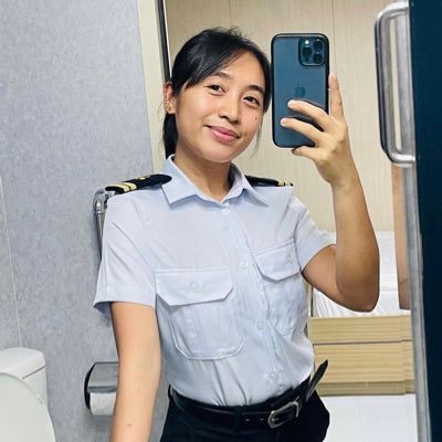 RolandSAnna's profile picture. Seawoman 🗡️🇬🇧