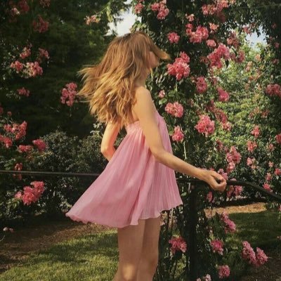 atouchofgemini's profile picture. “where focus goes, energy flows…” ☀️